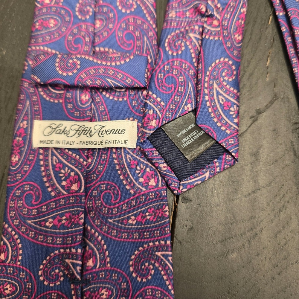 Saks Fifth Avenue Mens Silk Paisley Tie Blue Pink Made in Italy Necktie 3"